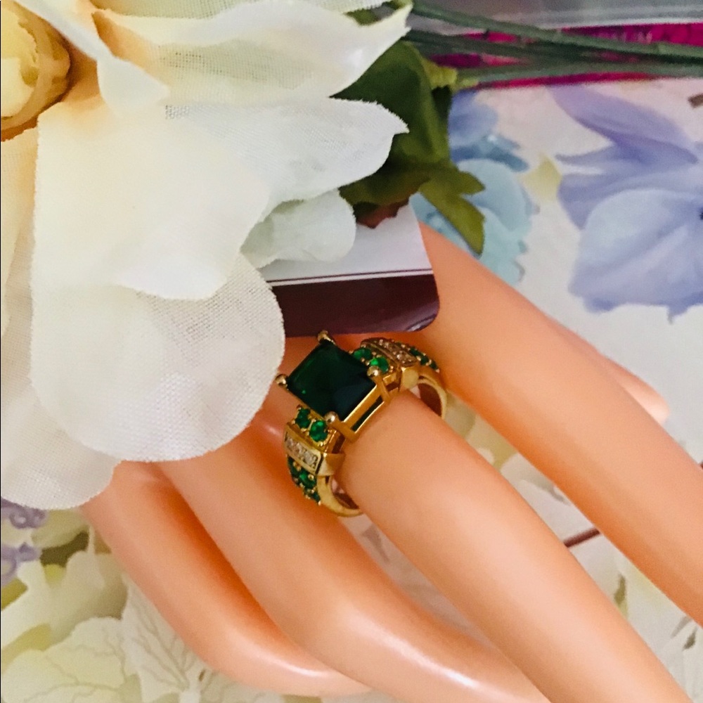 ❤️💋1 Pcs Green Stone Gold Color Plated Ring Size for Women